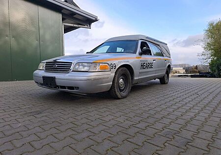 Ford Crown Victoria Leichenwagen 4,6l V8 NUR 84000 Meilen