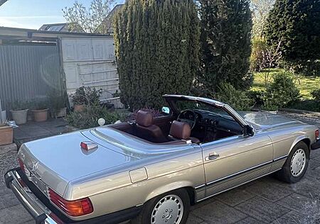 Mercedes-Benz SL 560 Seltene Farbkombi, H-Abnahme, Wenig gelaufen