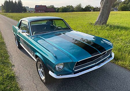 Ford Mustang Top Ausstattung, Motor übholt,