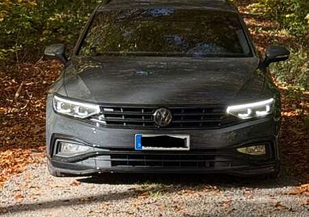 VW Passat Variant gebraucht kaufen VW Passat Variant Volkswagen 2.0 TDI SCR DSG 4Motion Elegance RLine