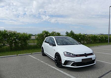 VW Golf GTI Volkswagen BlueMotion Technology DSG Clubsport