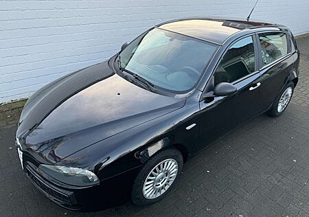 Alfa Romeo 147 1.6 TS-16V Moving Sport 4-Türig Klima Tüv