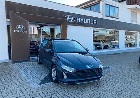 Hyundai i20 1.2 Select mit Navi und Klima
