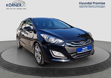 Hyundai i30 1.6 GDi *NAVI*PANORAMA*SITZHZG*KEYLESS*