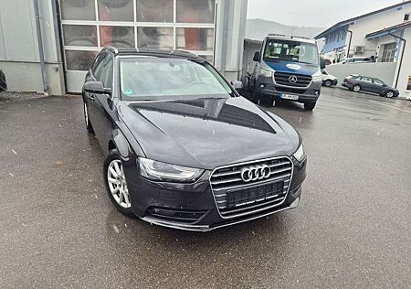 Audi A4 Avant Attraction--XENON--NAVI--SHZ--PDC--AHK-