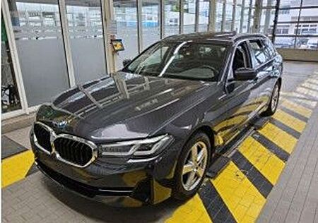 BMW 530 dxD/Aut/Panorama/AHK/St&Go/ParkAs/StandHz