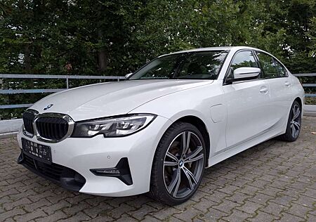 BMW 330 e Sport Line