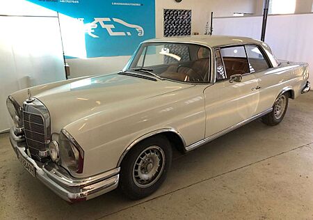 Mercedes-Benz 220