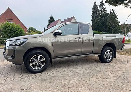 Toyota Hilux 2.8 Extra Cab 4x4*MwSt*Guter Zustand