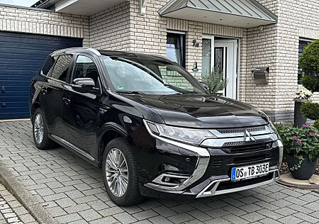 Mitsubishi Outlander 2.4 PLUS Intro 4WD Plug-In Hybrid AHK abn.