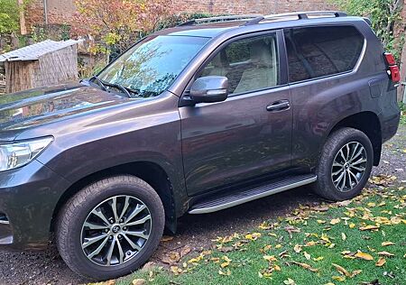 Toyota Land Cruiser gebraucht kaufen Toyota Land Cruiser D4D AUTOM EXECUTIVE NAVI LEDER eSD AHK 106 000 KM!