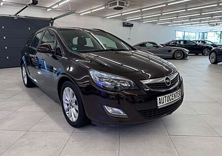 Opel Astra J Sports Tourer 150 Jahre / AHK/LEDER