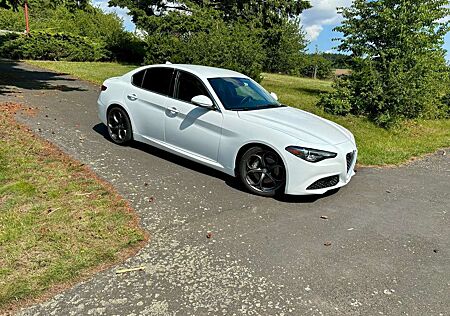 Alfa Romeo Giulia 2.0 Turbo 280hp T8 RWD!