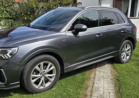 Audi Q3 35 TFSI S tronic line