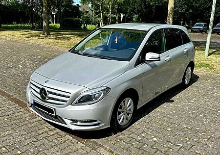 Mercedes-Benz B 180 (BlueEFFICIENCY) 7G-DCT