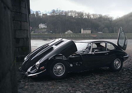 Jaguar E-Type 2+2 V12