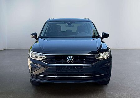 VW Tiguan Volkswagen 1.5 TSI Active Navi Kam PDC SHZ AHK 110 kW (150...