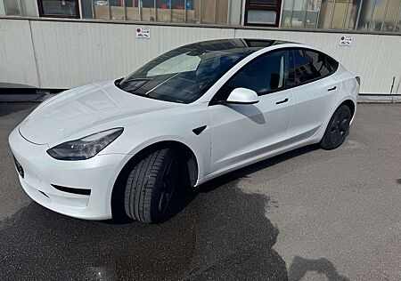 Tesla Model 3 Standard Reichweite Plus Hinterradantrieb