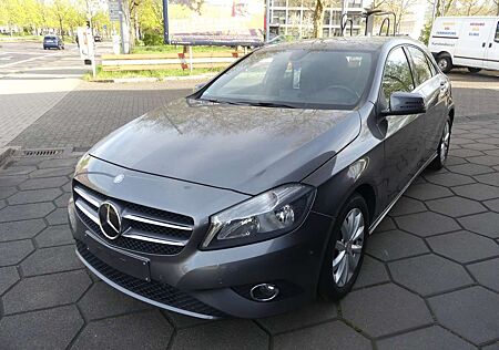 Mercedes-Benz A 180 BlueEfficiency Teilleder Navi Tempom ASST