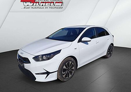 Kia Cee'd Ceed / Ceed 1.5 T-GDI Silver (EU-Fahrzeug)