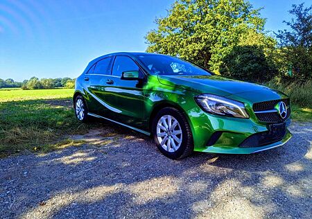 Mercedes-Benz A 180 (BlueEFFICIENCY 7G-DCT Automatik/LED/Ambiete