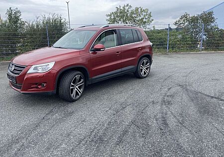 VW Tiguan Volkswagen Sport, Leder. 2,0 Benzin.4X4 Allrad. AHK.Abnehmdar