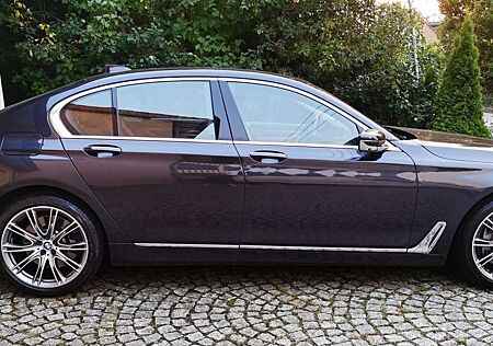 BMW 750i 750 xDrive,Voll,B+W,Fond Entert,NightVision,NP160