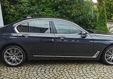 BMW 750i 750 xDrive,Voll,B+W,Fond Entert,NightVision,NP160