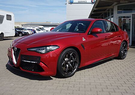 Alfa Romeo Giulia Quadrifoglio *Bi-Xenon/DAB/RfK/PDC/Metallic*