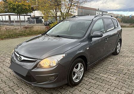 Hyundai i30 1.6 CRDi Kombi Klima Sitzheizung Tüv 02.2027