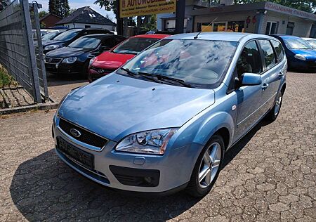 Ford Focus Turnier Ghia / Klimaanlage / AHK /