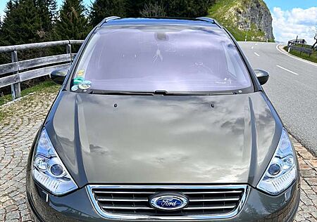 Ford Galaxy 2.0 EcoBoost Titanium
