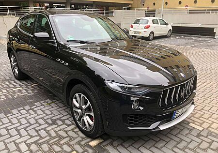 Maserati Levante Diesel 202 kW, deutsches Fahrzeug mit Scheckheft, unfallfrei, Vollausstattung, MwSt.