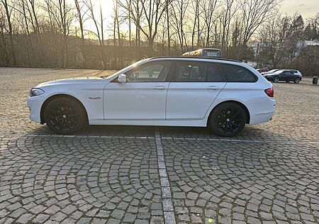 BMW 520d 520 Aut, Teilleder, Sportsitze, Schwarz. Himmel