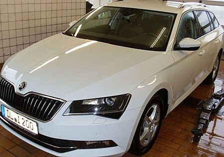 Skoda Superb Combi Style 4x4 LED Navi DSG Alcantara