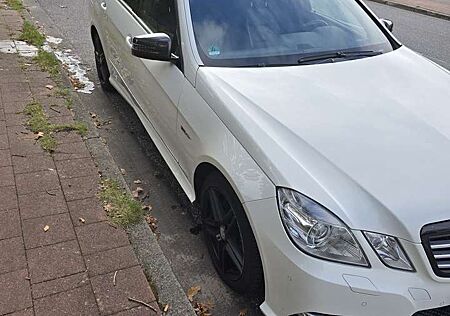 Mercedes-Benz E 220 CDI DPF BlueEFFICIENCY 7G-TRONIC Avantgarde