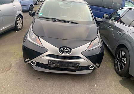 Toyota Aygo 5-Türer x-shift x-clusiv