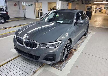 BMW 330 e LIMOUSINE M SPORT/SHADOW/19Z./LASER/H&K/KAM