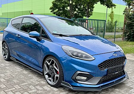 Ford Fiesta ST,LED,NAVI,RECARO,REMUS,Eibach,Kam.,B&O,BLIS,18"