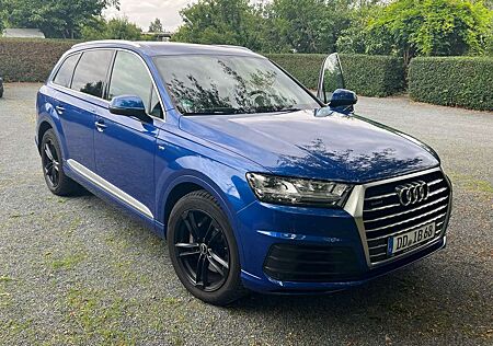 Audi Q7 3.0 TDI s line 7 sitzer standheizung AHK