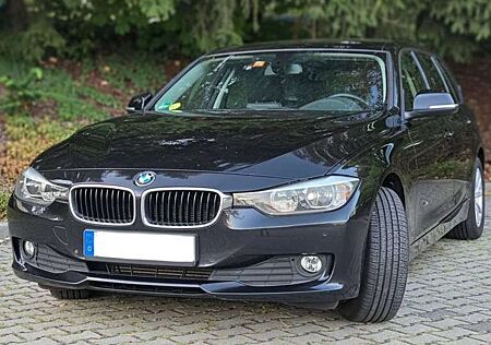 BMW 320 3er Touring Diesel 320d Touring Blue Performance M