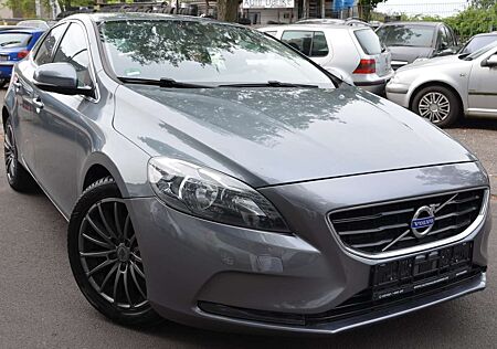 Volvo V40 Momentum / NAVI/ KLIMA/ TEILLEDER