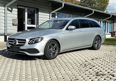 Mercedes-Benz E 220 d T, 18"AMG,AHK,WideScreen,Kamera,Spur,LED