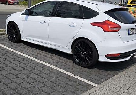 Ford Focus 2.0 EcoBoost ST