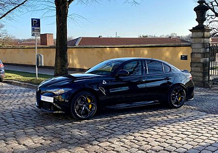 Alfa Romeo Giulia 2.9 V6 Bi-Turbo AT8 Quadrifoglio