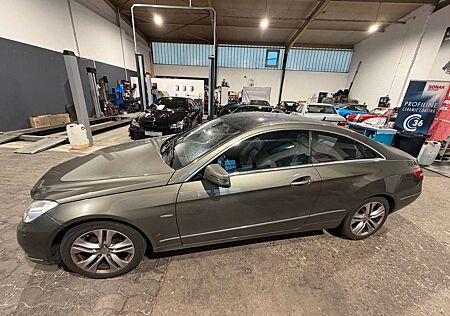 Mercedes-Benz E 200 CGI Coupé, Leder Panormadach