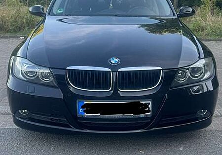 BMW 320i 320 Automatik/Navi/schiebeddach/Pdc/Xenon