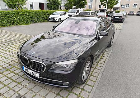 BMW 750 V8 Vollausstattung Sehr gepflegt