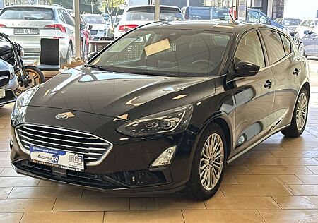Ford Focus Titanium*Head-up*LED*Navi*R.cam*DAB*SHZ