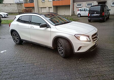 Mercedes-Benz GLA 220 d 4Matic Sportstourer